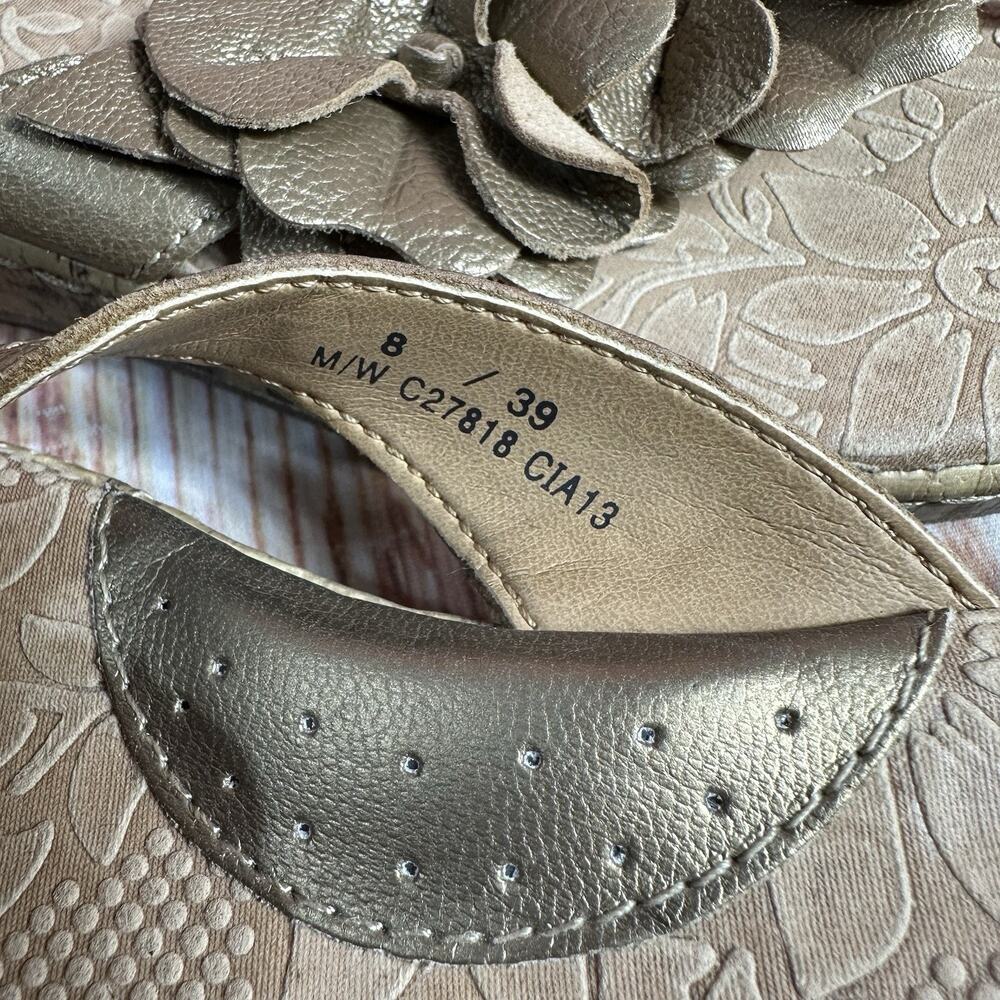 BOC Born Concept Size 8 Bronze Leather Floral Cork Low Wedge Thong Sandals Shoes - Picture 12 of 13